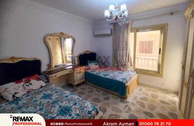 شقة للايجار المفروش 200م امام نادي سبورتينج